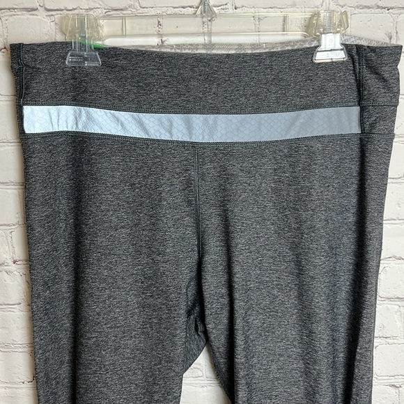 Lululemon Light Speed Tights - Picture 2 of 15